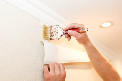 Pose de papier peint à Crulai — revêtements muraux et toiles de verre